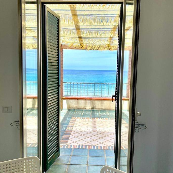 Waikiki Beach Apartments سانتا ماريا دي كاستيلاباتي المظهر الخارجي الصورة
