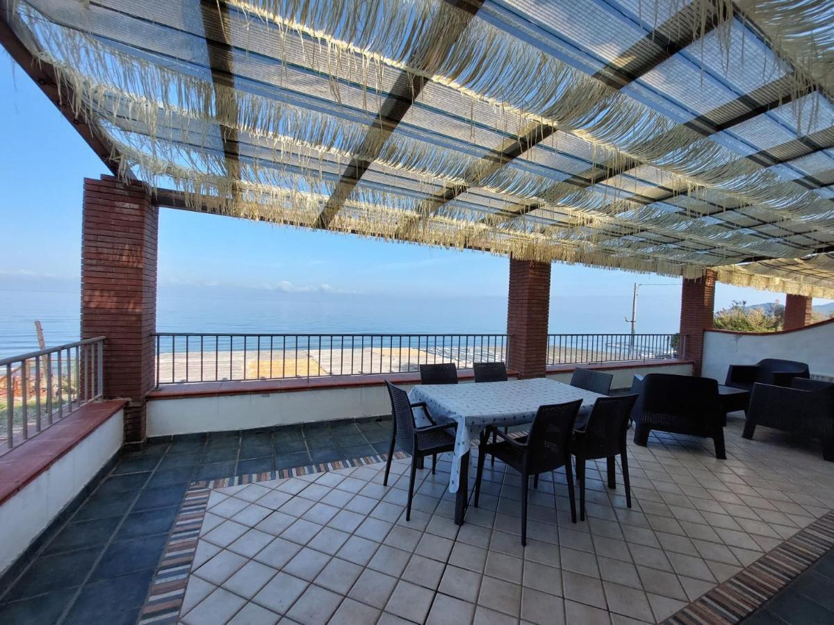 Waikiki Beach Apartments سانتا ماريا دي كاستيلاباتي المظهر الخارجي الصورة
